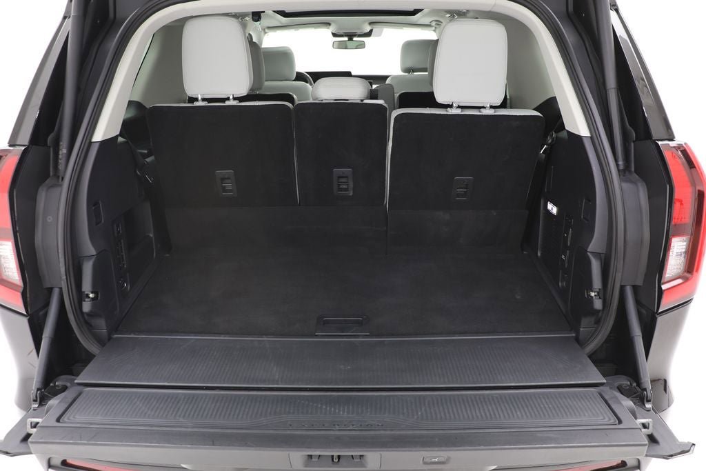 Used 2025 Ford Expedition Platinum image 28