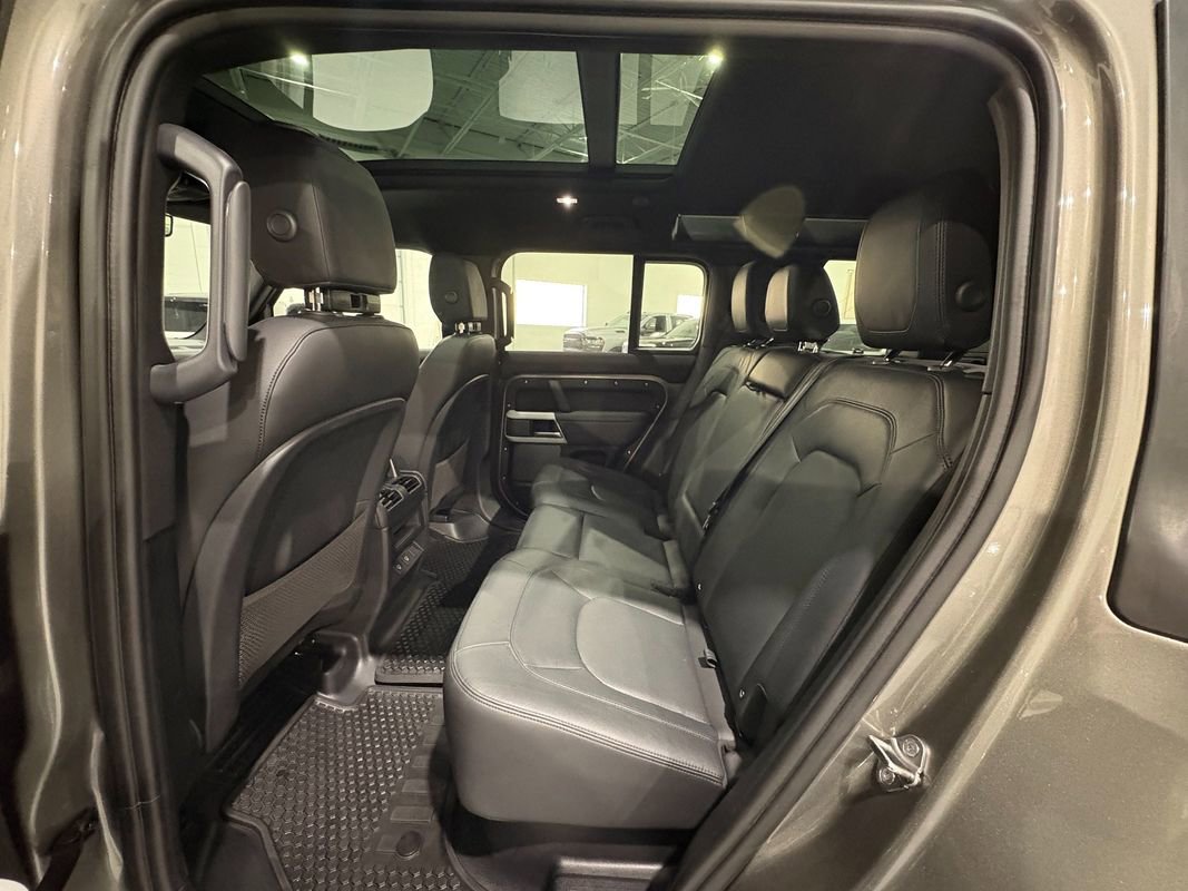 Used 2024 Land Rover Defender 110 S image 35