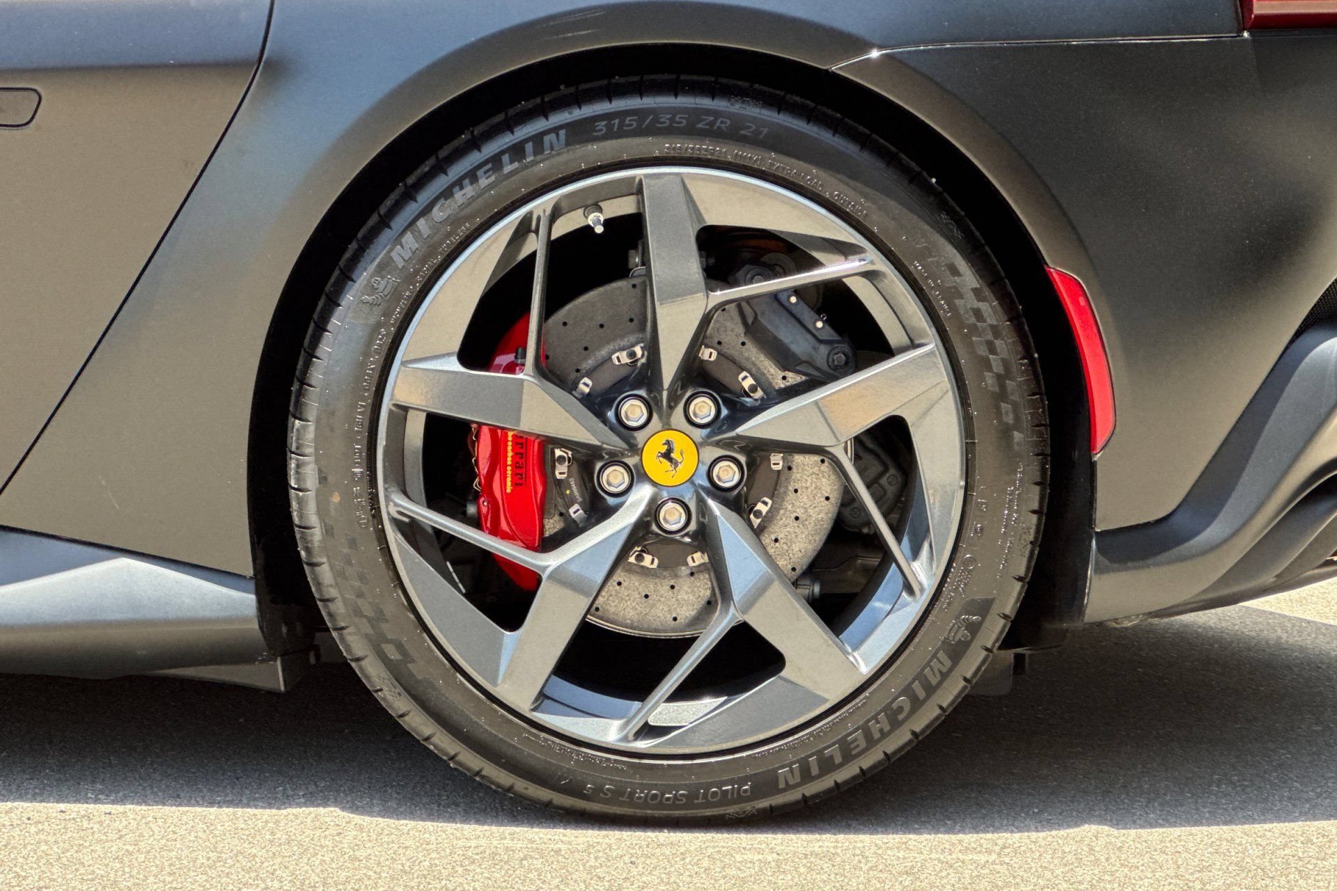 Used 2025 Ferrari 12Cilindri RWD image 41