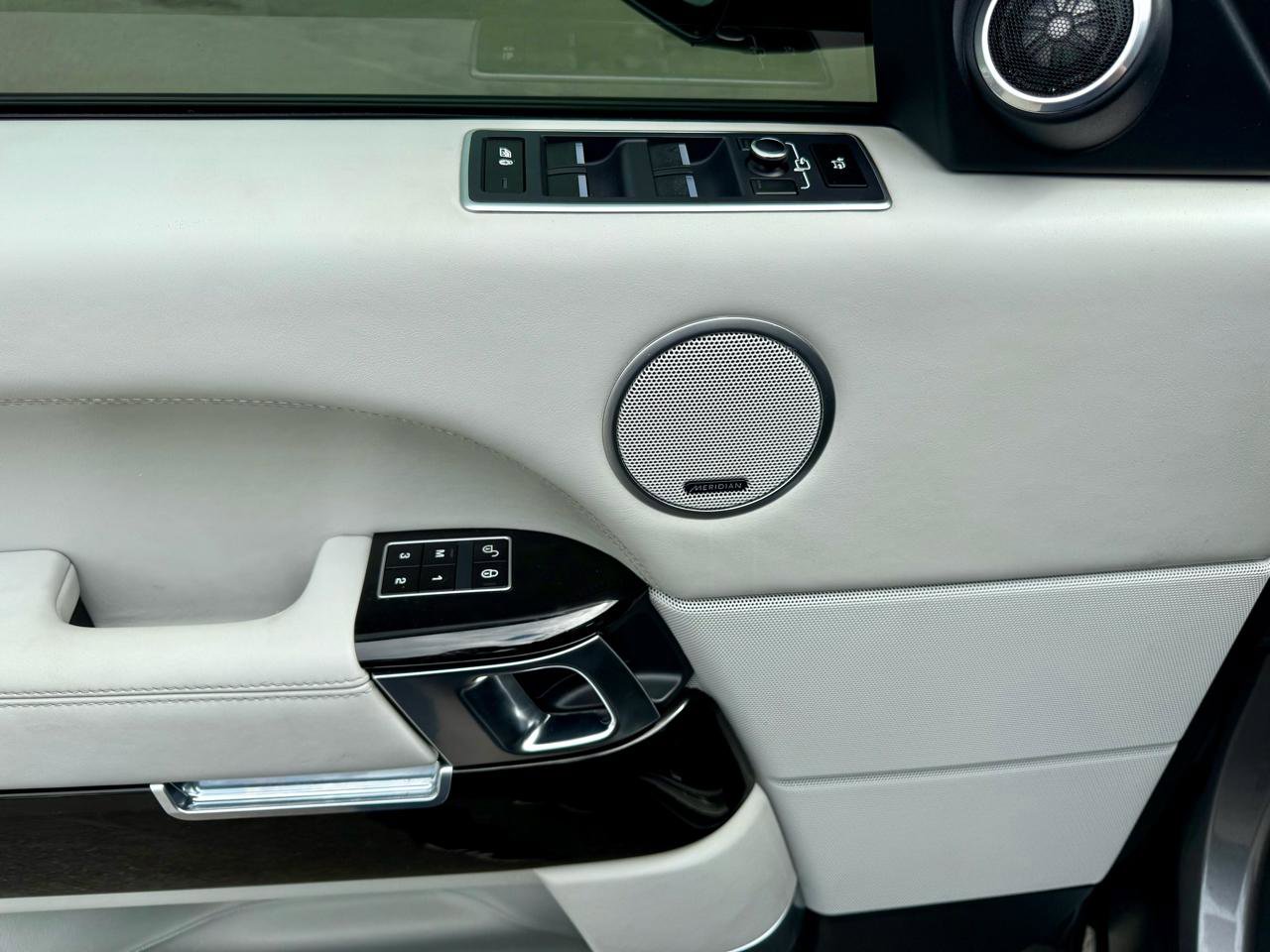 Used 2014 Land Rover Range Rover Autobiography AWD/4WD image 15