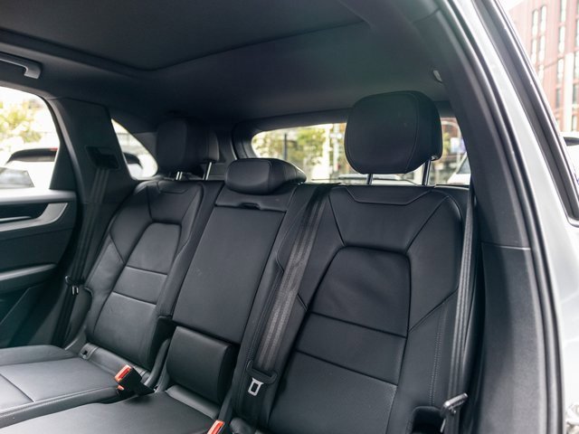 Used 2025 Porsche Cayenne image 28