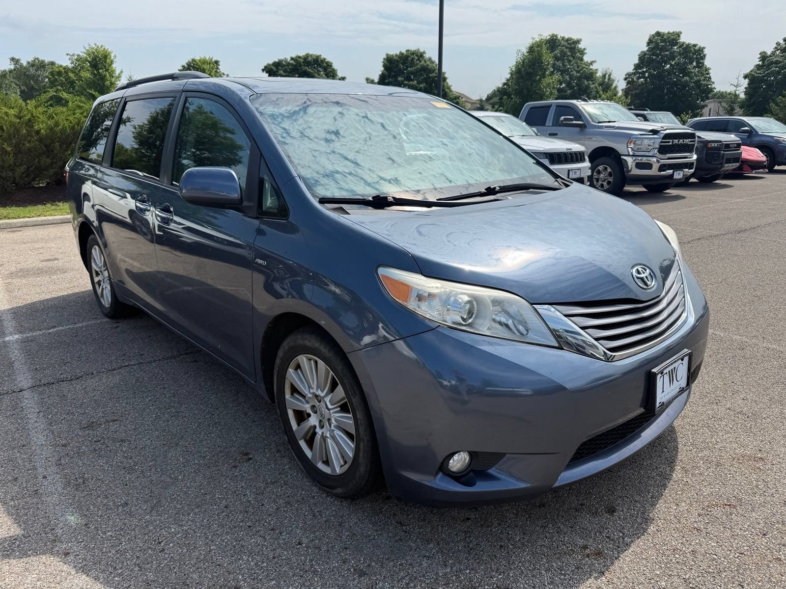 Used 2017 Toyota Sienna XLE Premium AWD/4WD image 3