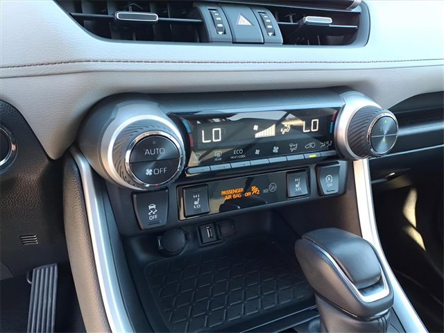 Used 2022 Toyota RAV4 XLE Premium image 17