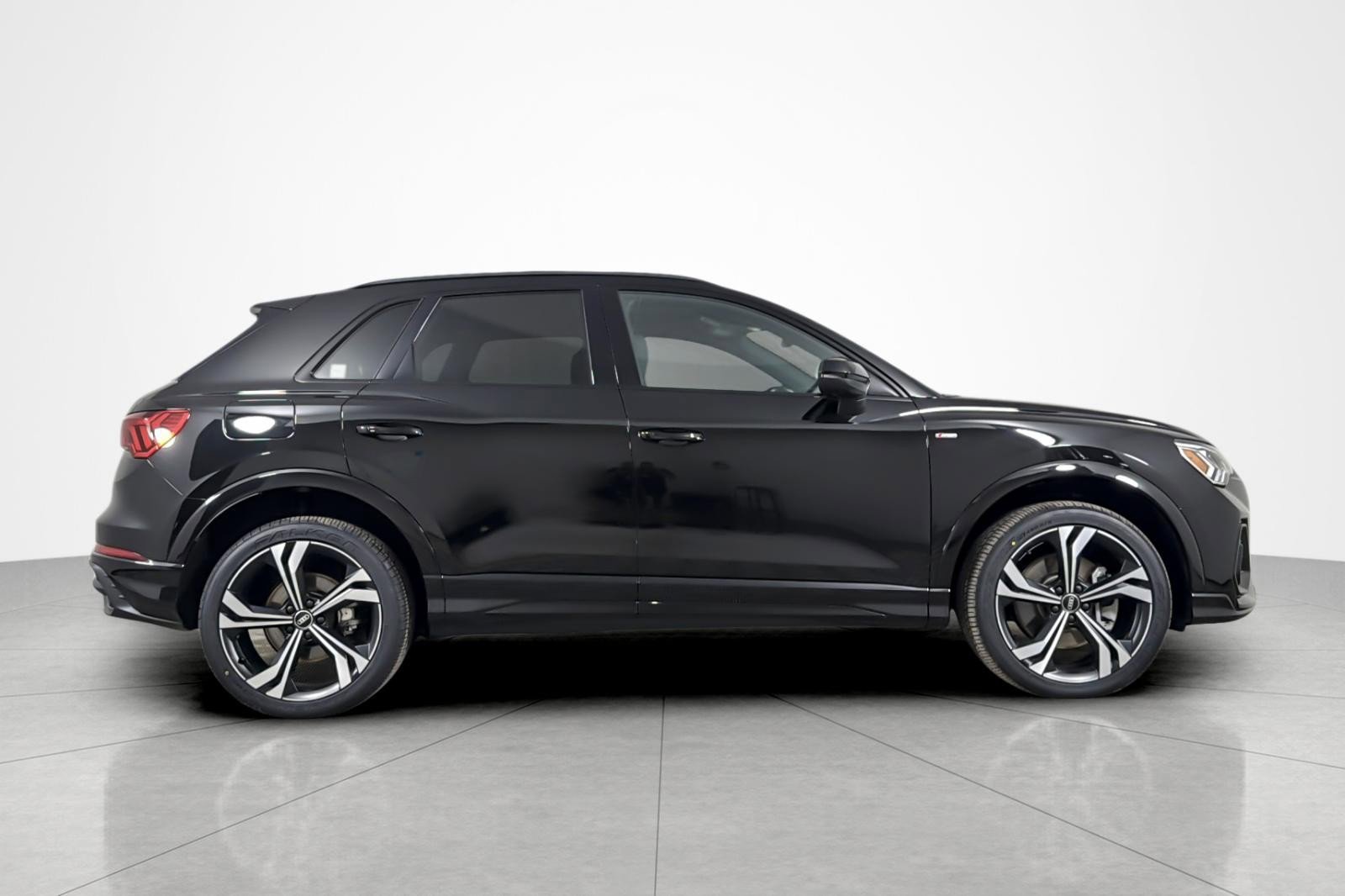 Used 2023 Audi Q3 2.0T Premium Plus w/ Premium Plus Package image 6