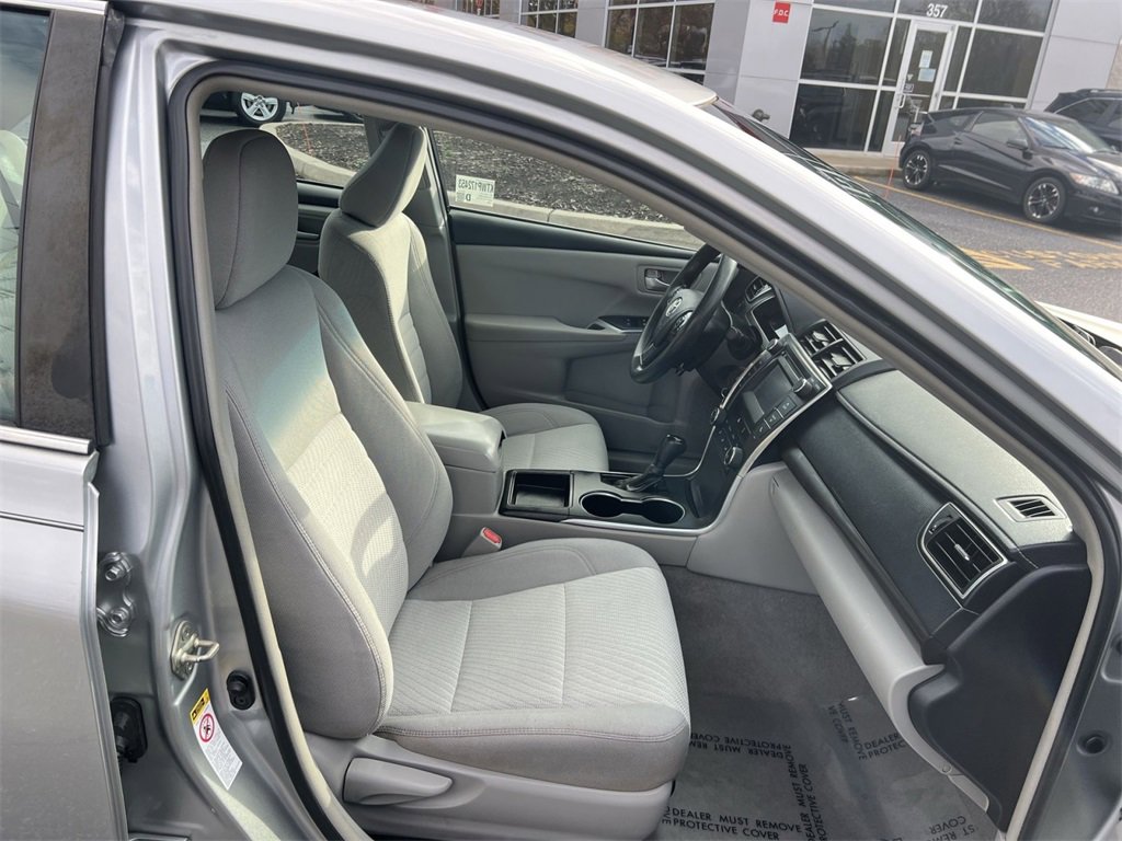 Used 2017 Toyota Camry LE image 25