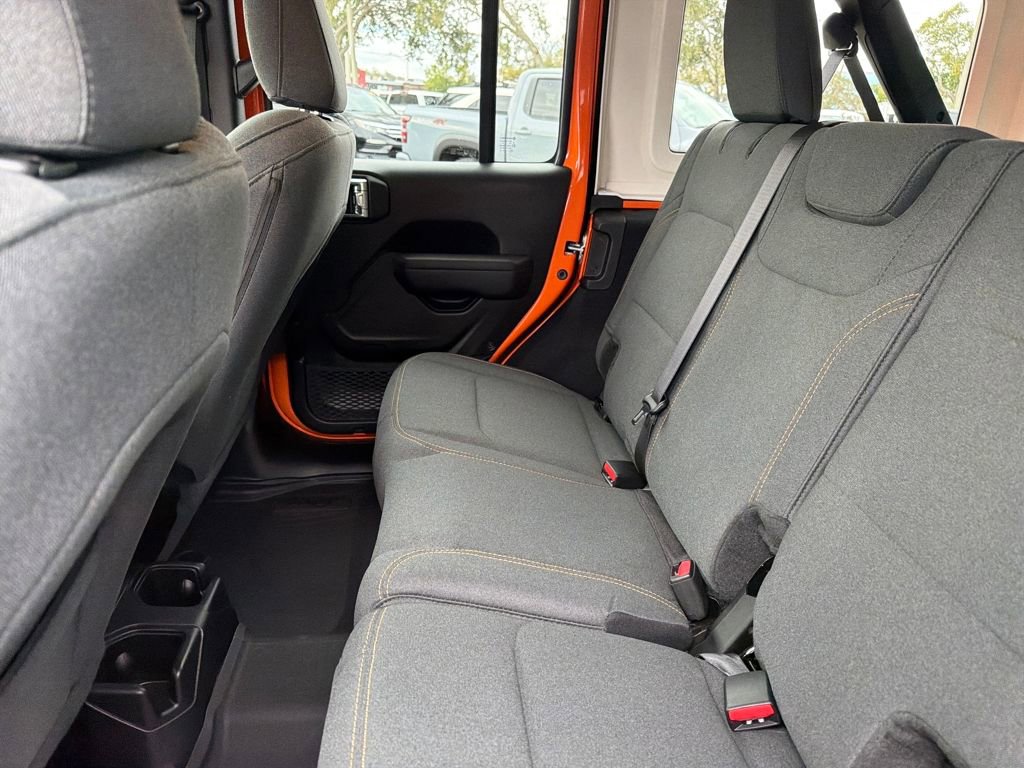 Used 2025 Jeep Wrangler Willys image 32
