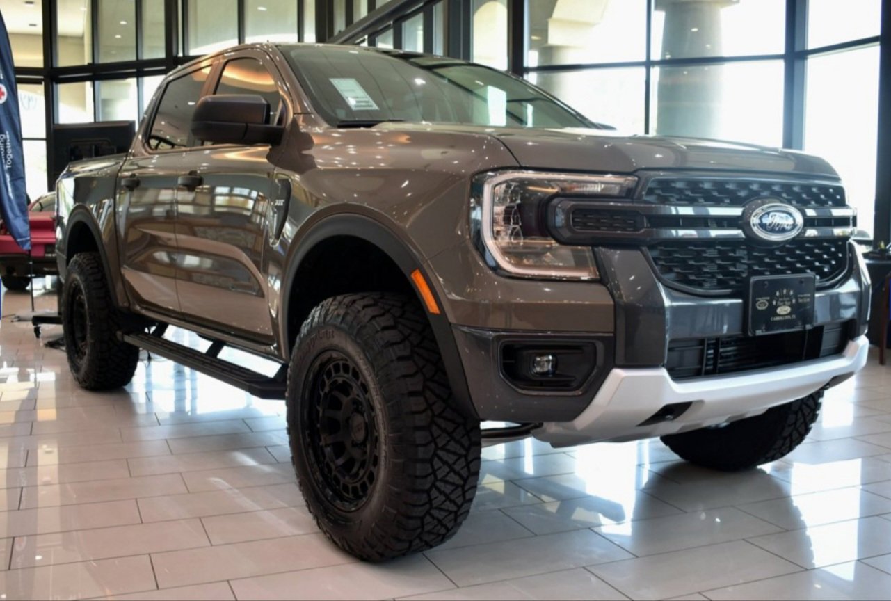 New 2025 Ford Ranger XLT w/ Equipment Group 301A High image 3