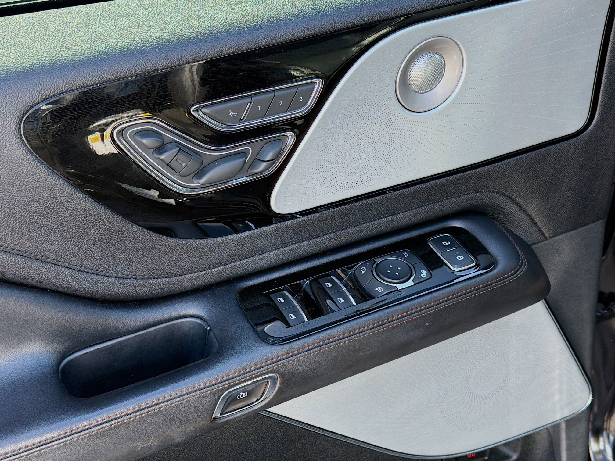 Used 2020 Lincoln Aviator Grand Touring w/ Equipment Group 302A image 23