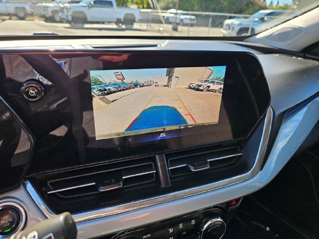 Used 2025 Chevrolet Trax LT FWD image 32