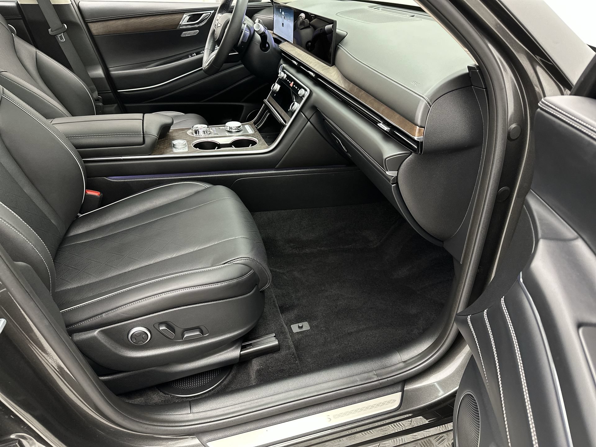 Certified 2026 Genesis GV80 2.5T Prestige AWD/4WD image 26
