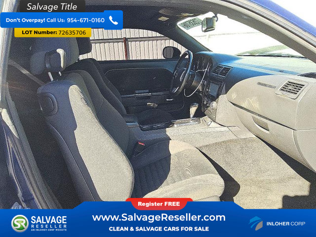 Used 2014 Dodge Challenger SXT RWD image 17
