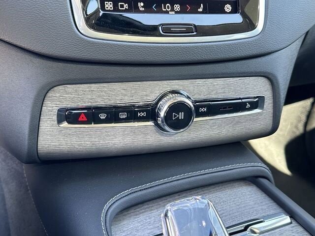 New 2024 Volvo XC90 B6 Ultimate w/ Protection Package Premier image 16
