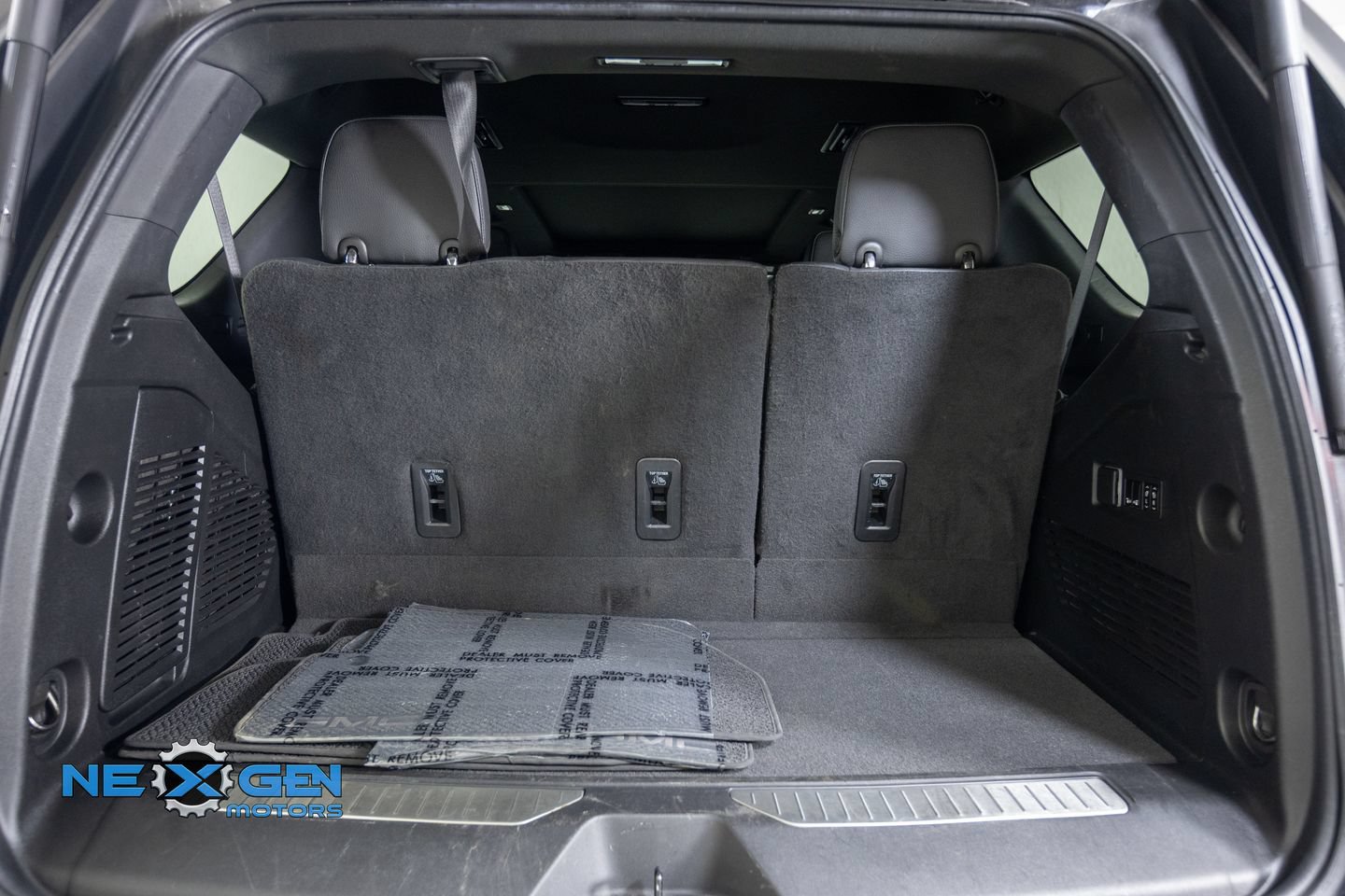 Used 2023 GMC Yukon Denali w/ Advanced Technology Package AWD/4WD image 34