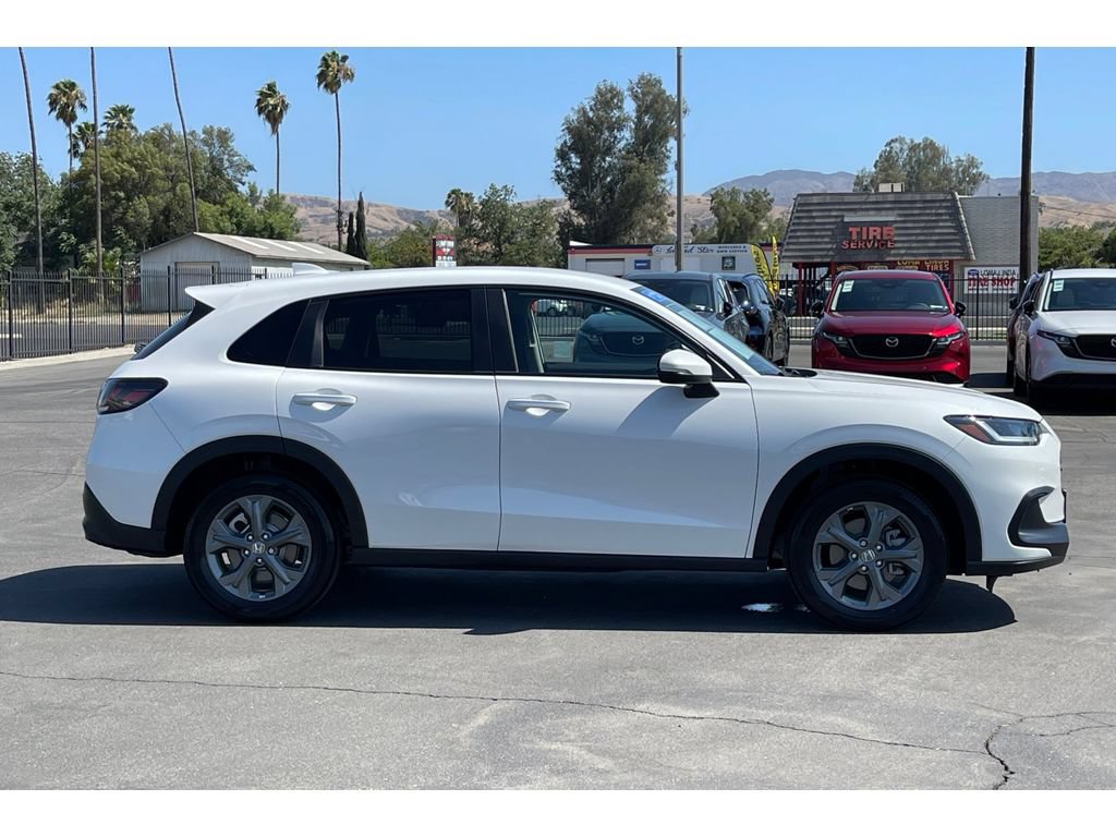 Certified 2027 Honda HR-V LX image 7