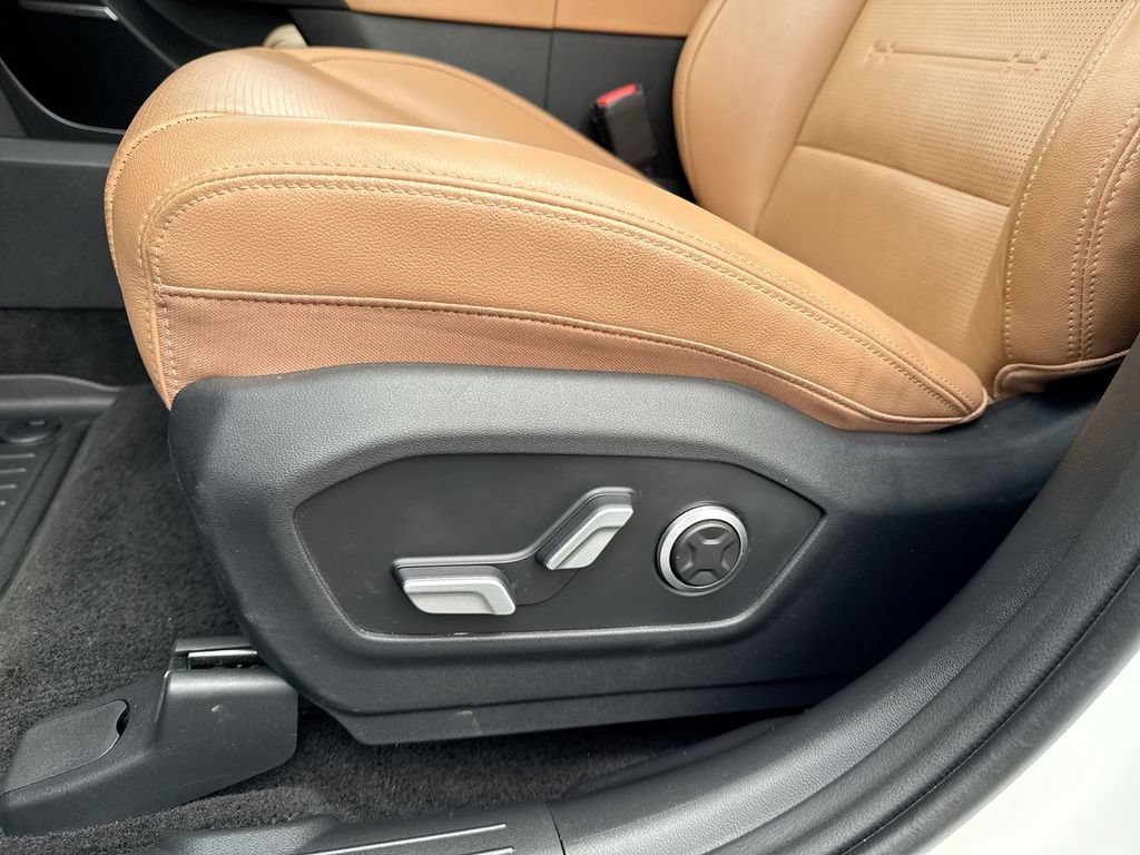 Used 2025 Hyundai Santa Fe Limited AWD/4WD image 12