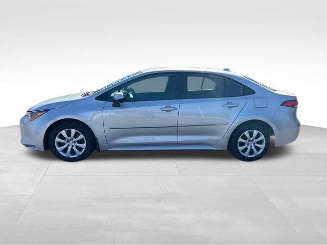 Used 2024 Toyota Corolla LE FWD image 3