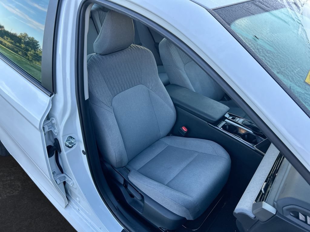 Used 2025 Toyota Camry LE w/ Convenience Package FWD image 32