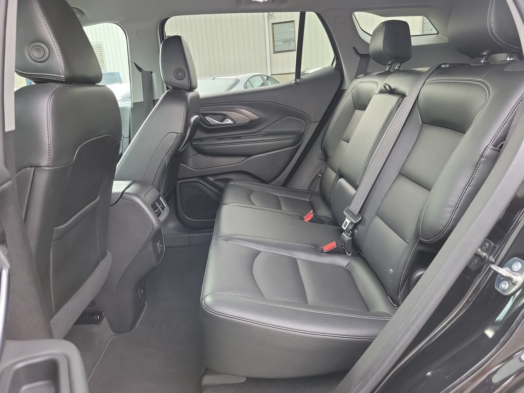 Used 2024 GMC Terrain SLT AWD/4WD image 16