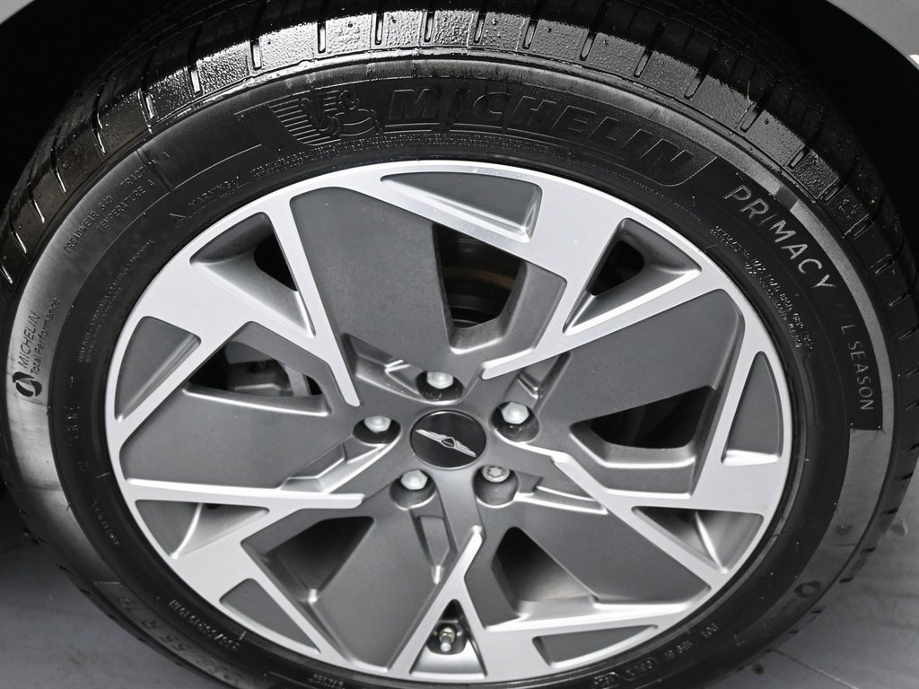 Used 2025 Genesis GV60 RWD image 44