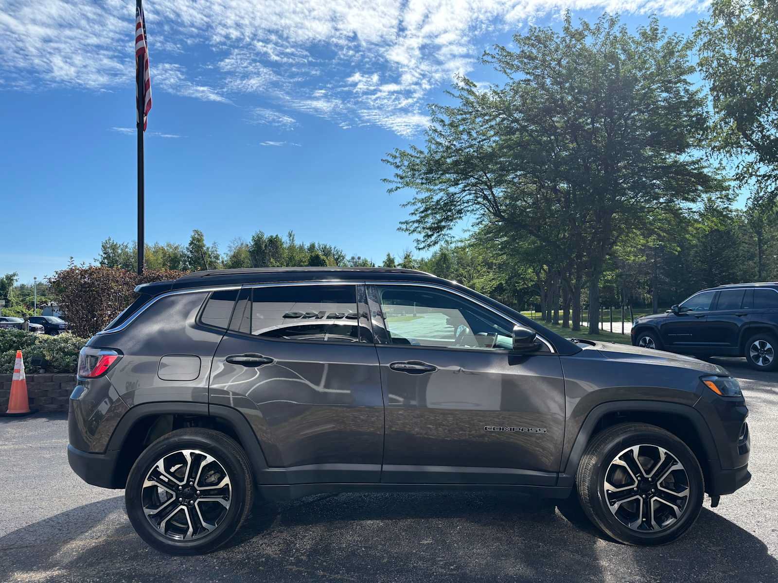 Used 2023 Jeep Compass Limited AWD/4WD image 9