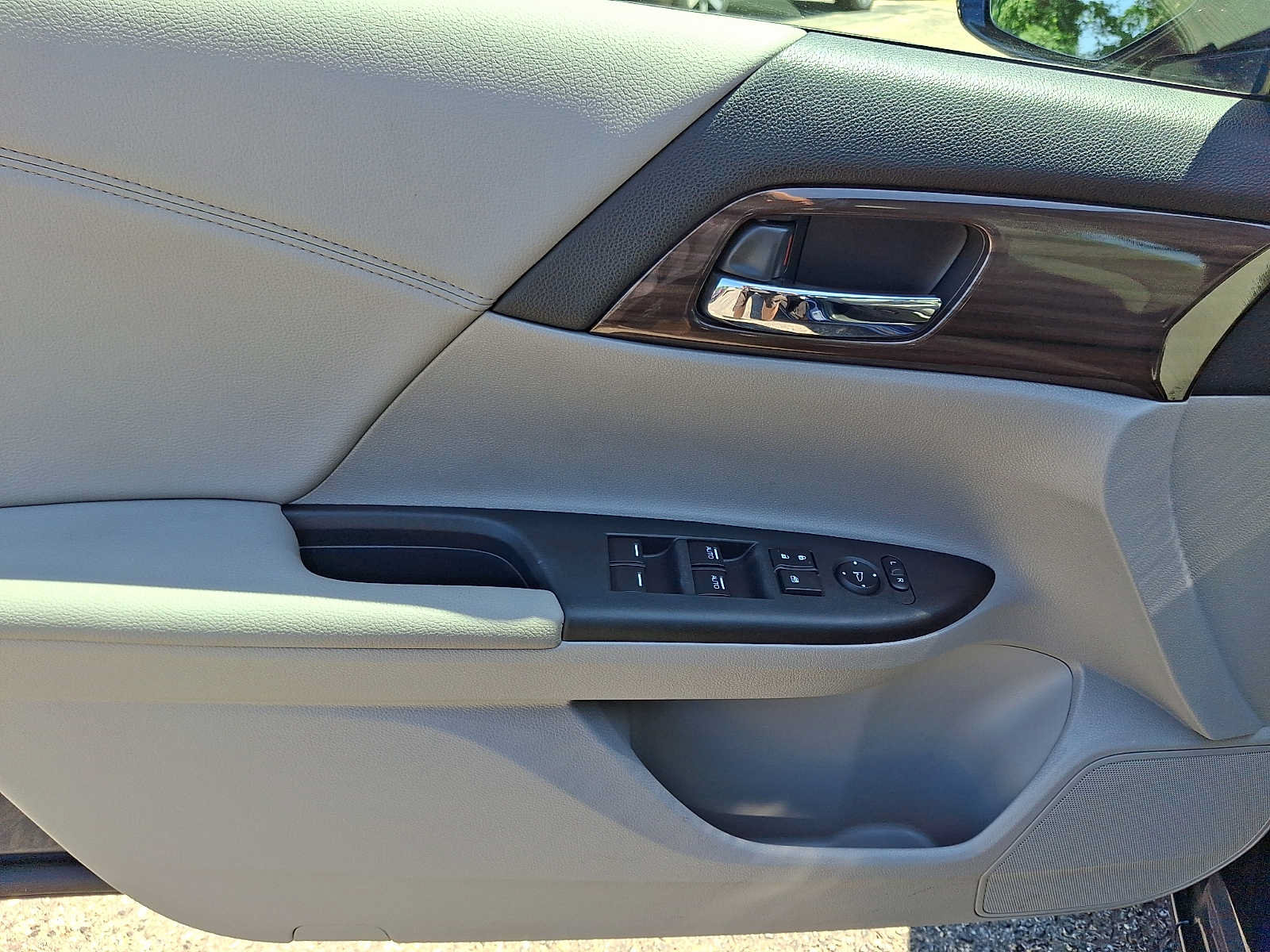 Used 2016 Honda Accord EX image 12