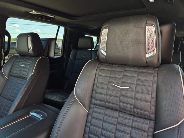 Used 2023 Cadillac Escalade ESV V AWD/4WD image 10