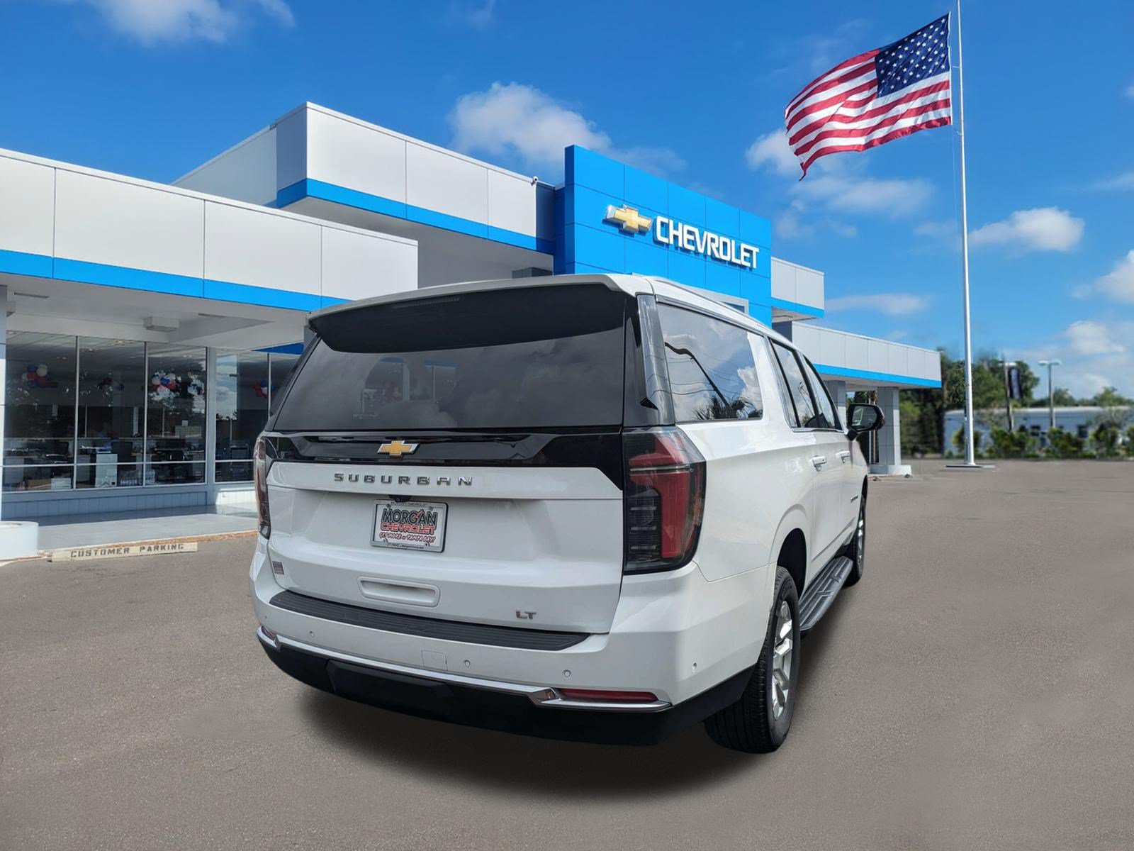 Used 2025 Chevrolet Suburban LT AWD/4WD image 3