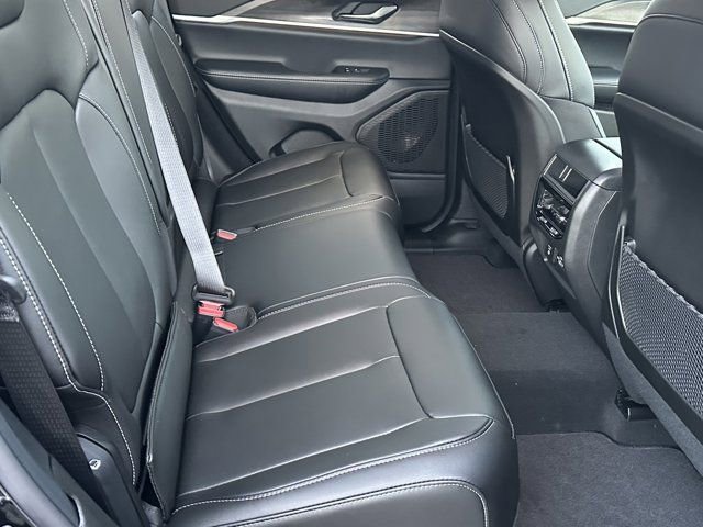 New 2025 Jeep Grand Cherokee Limited w/ Black Appearance Package image 17