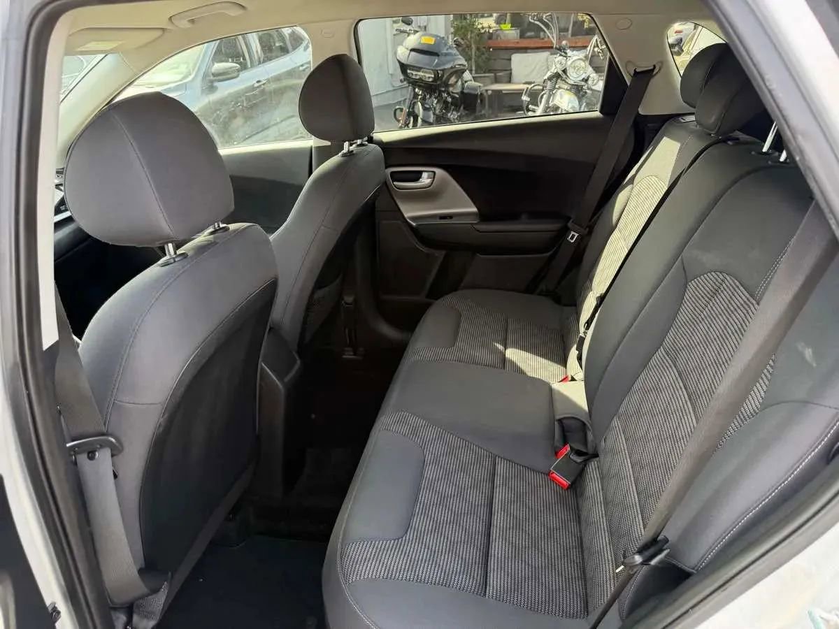Used 2020 Kia Niro LX FWD image 14