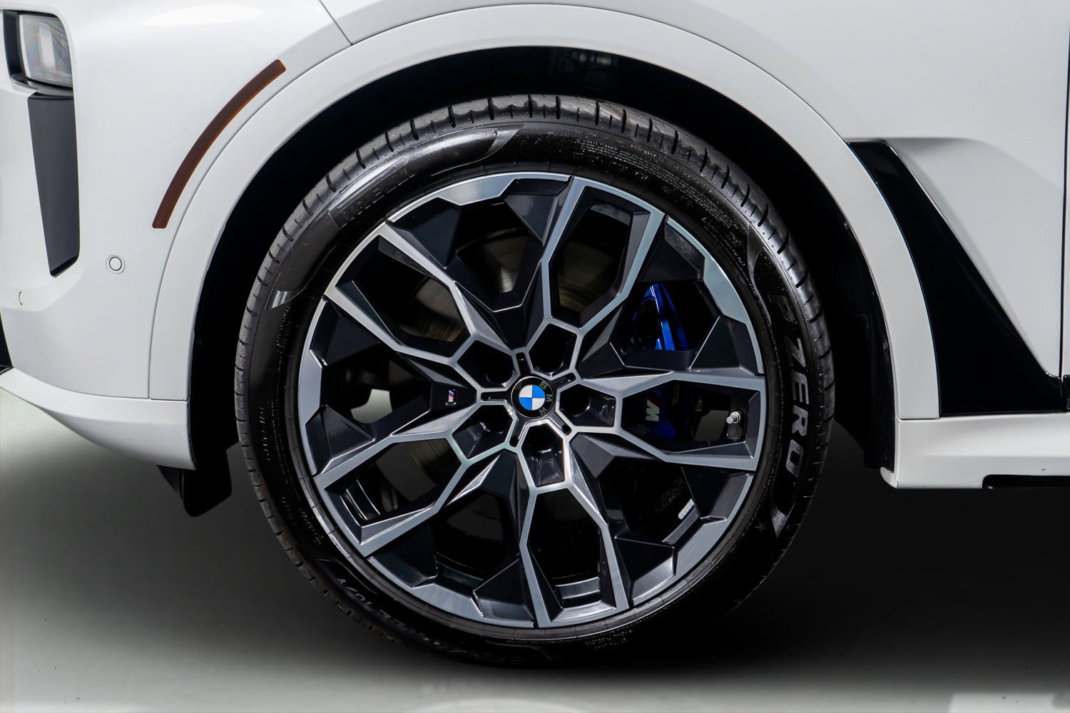 Used 2025 BMW X7 M60i image 21