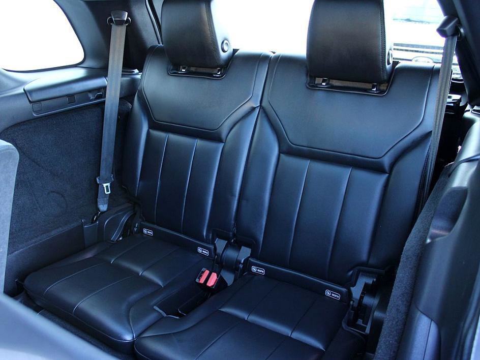 Used 2020 Land Rover Discovery Landmark image 17