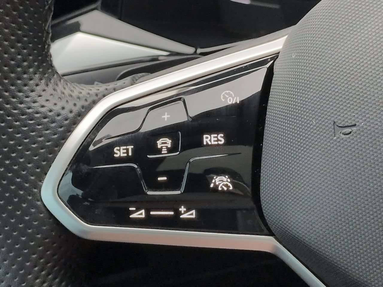 Used 2023 Volkswagen Arteon SEL AWD/4WD image 23