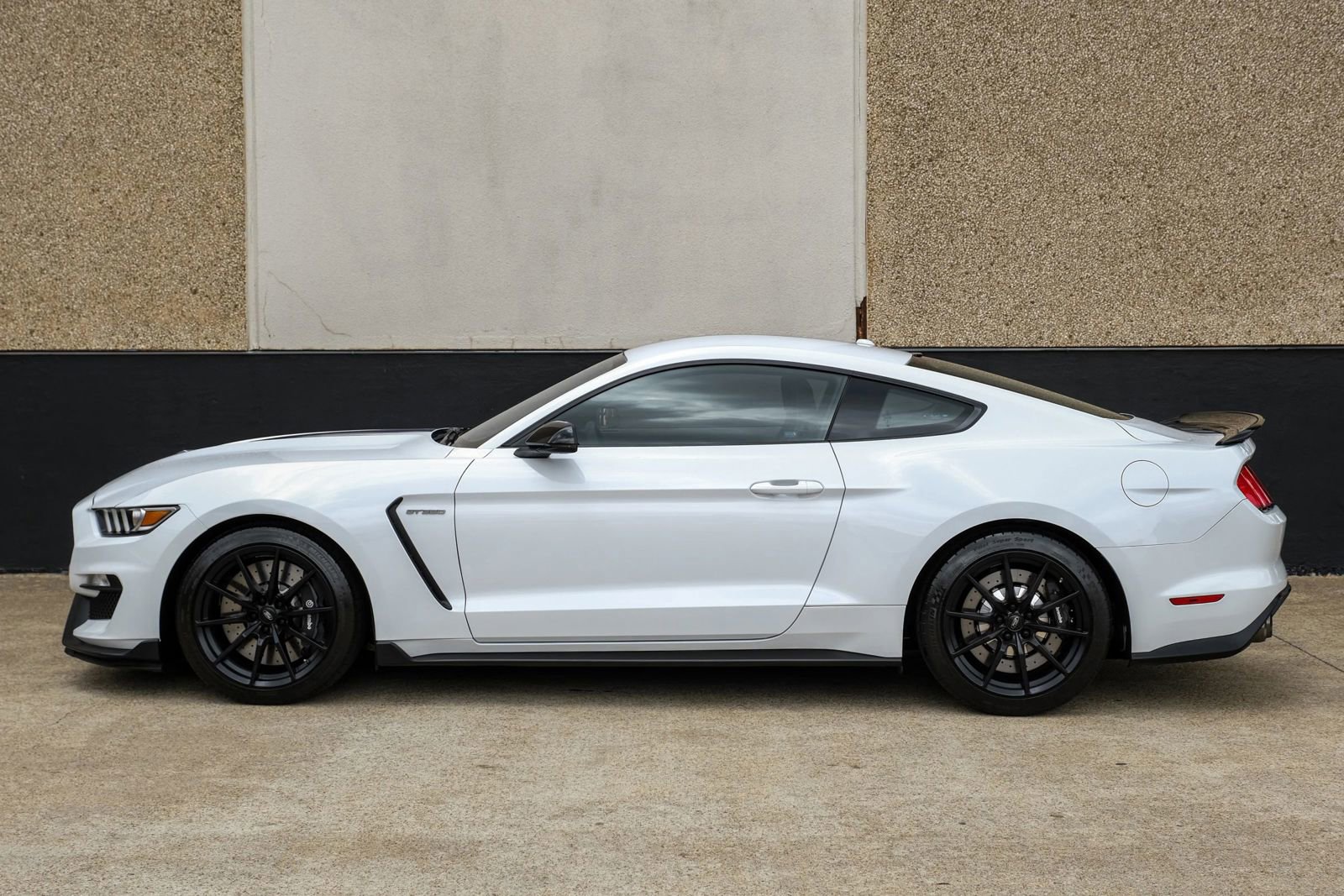 Used 2017 Ford Mustang Shelby GT350 w/ Electronics Package RWD image 10