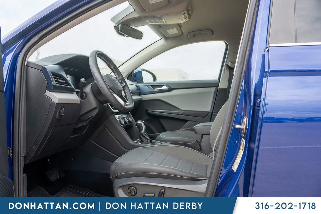 Used 2023 Volkswagen Taos SE AWD/4WD image 3