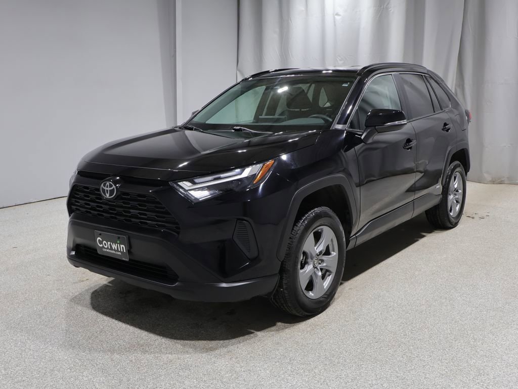 Used 2025 Toyota RAV4 XLE AWD/4WD image 6