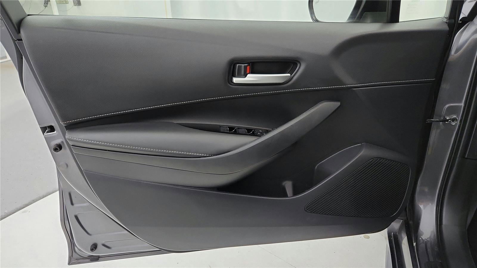 Used 2024 Toyota Corolla SE w/ SE Package image 22
