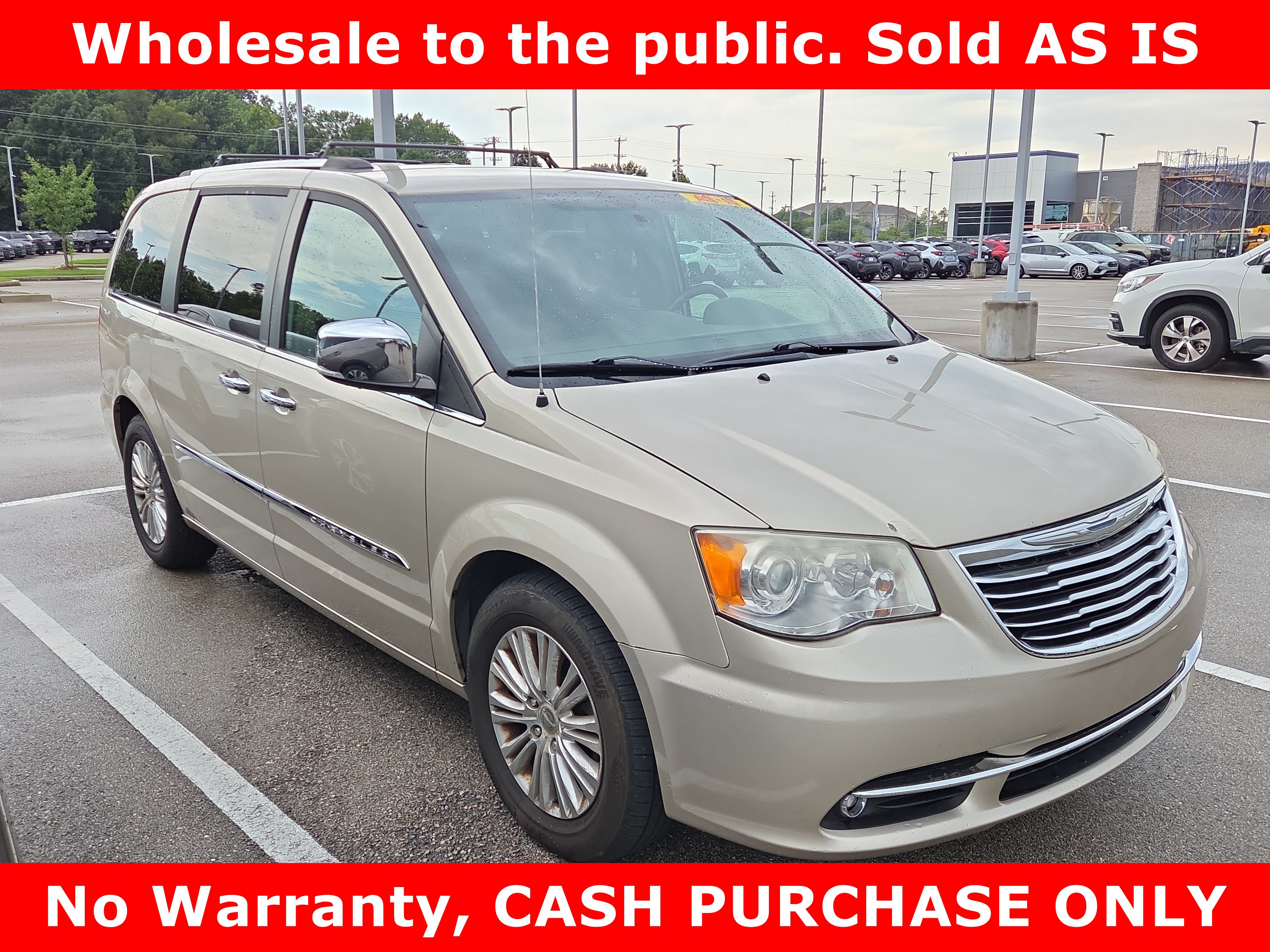 Used 2013 Chrysler Town & Country Limited FWD image 2