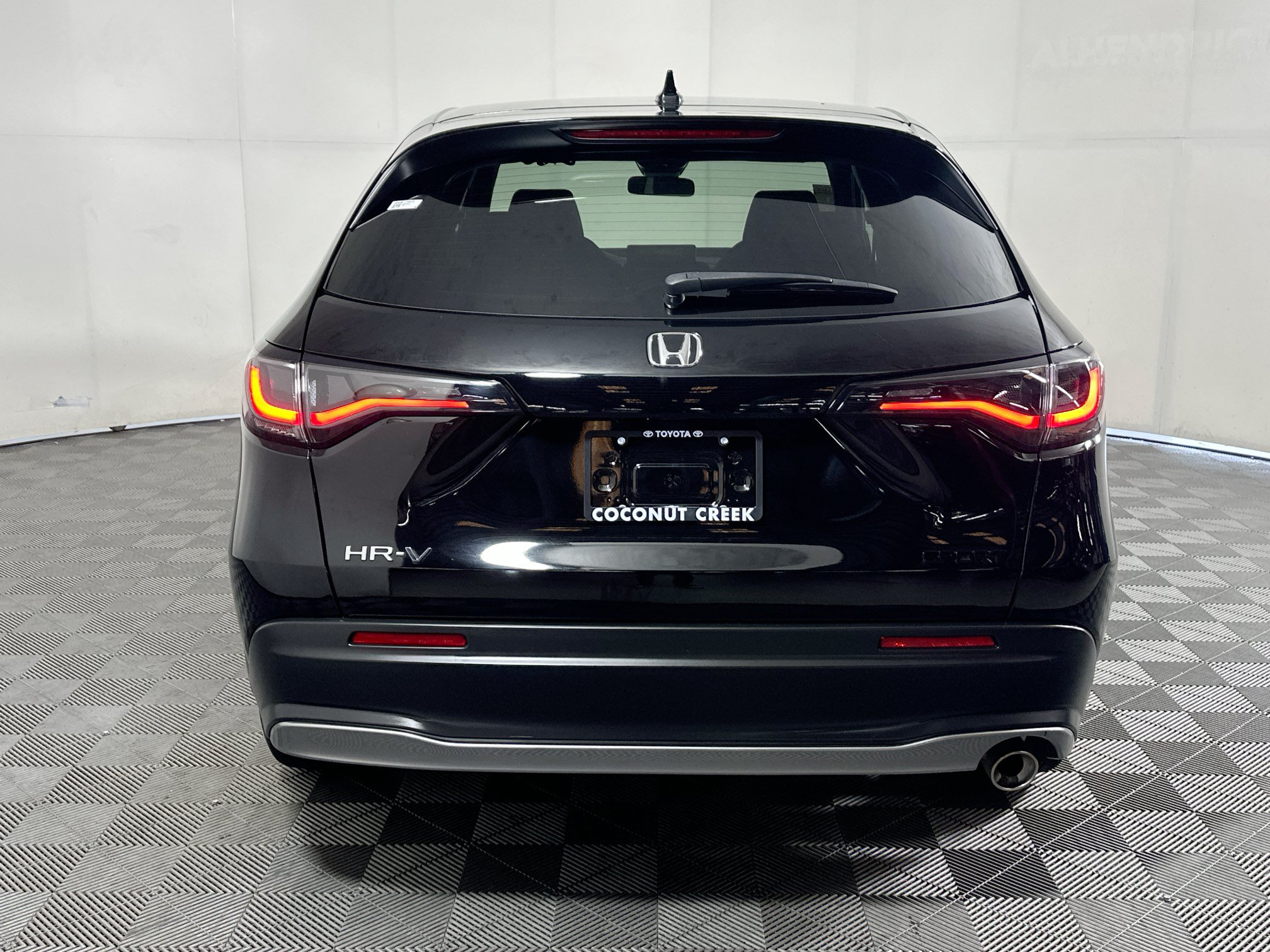 Used 2025 Honda HR-V Sport image 4