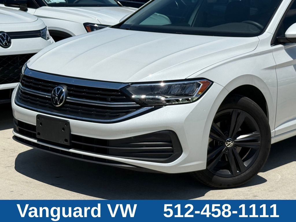 Used 2024 Volkswagen Jetta SE w/ Panoramic Sunroof Package FWD image 2