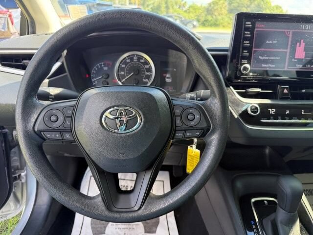 Used 2022 Toyota Corolla LE FWD image 17