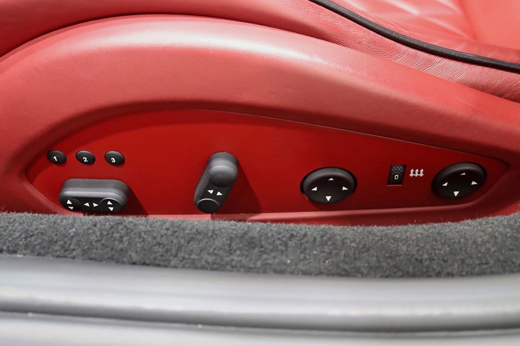 Used 2010 Ferrari California RWD image 25