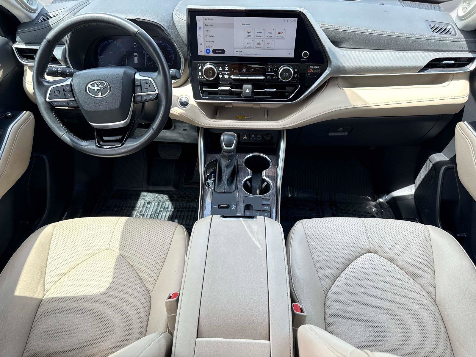 Used 2024 Toyota Highlander Platinum FWD image 17
