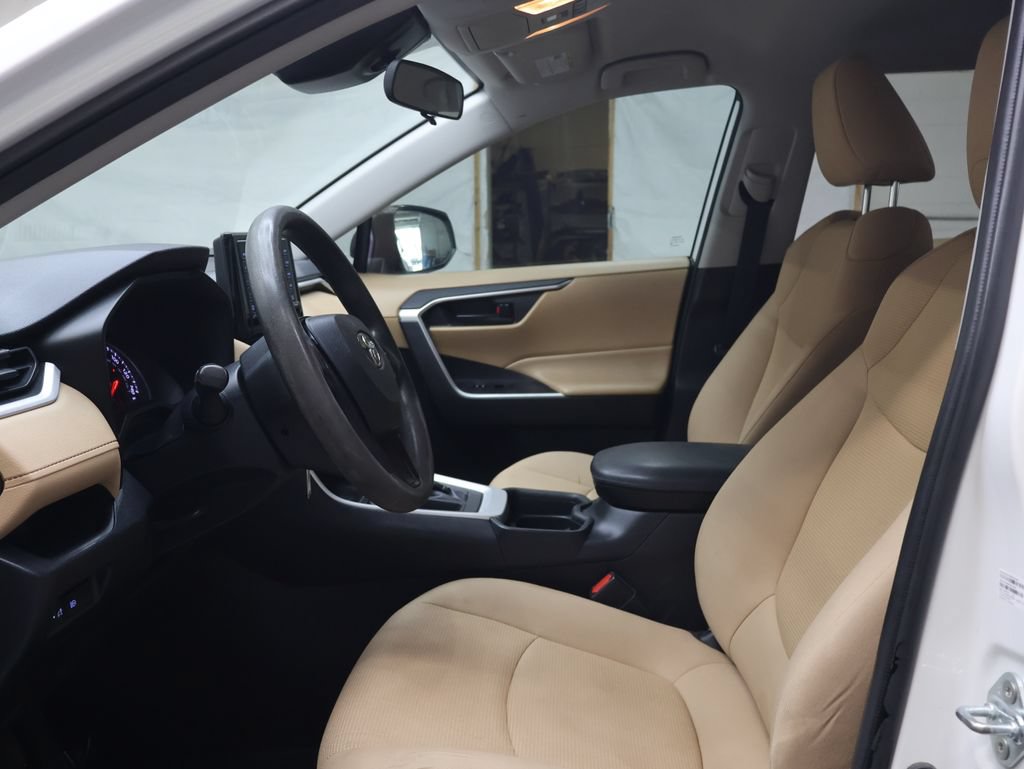 Used 2020 Toyota RAV4 LE FWD image 16