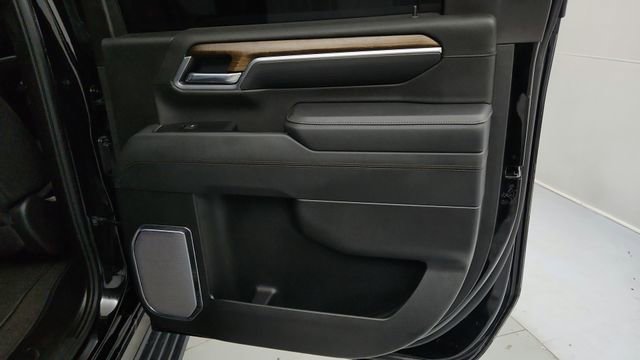 Used 2025 Chevrolet Silverado 2500 High Country w/ Midnight Edition image 19