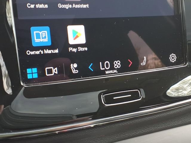 Used 2023 Volvo XC40 B5 Plus w/ Driver Assist Package image 11