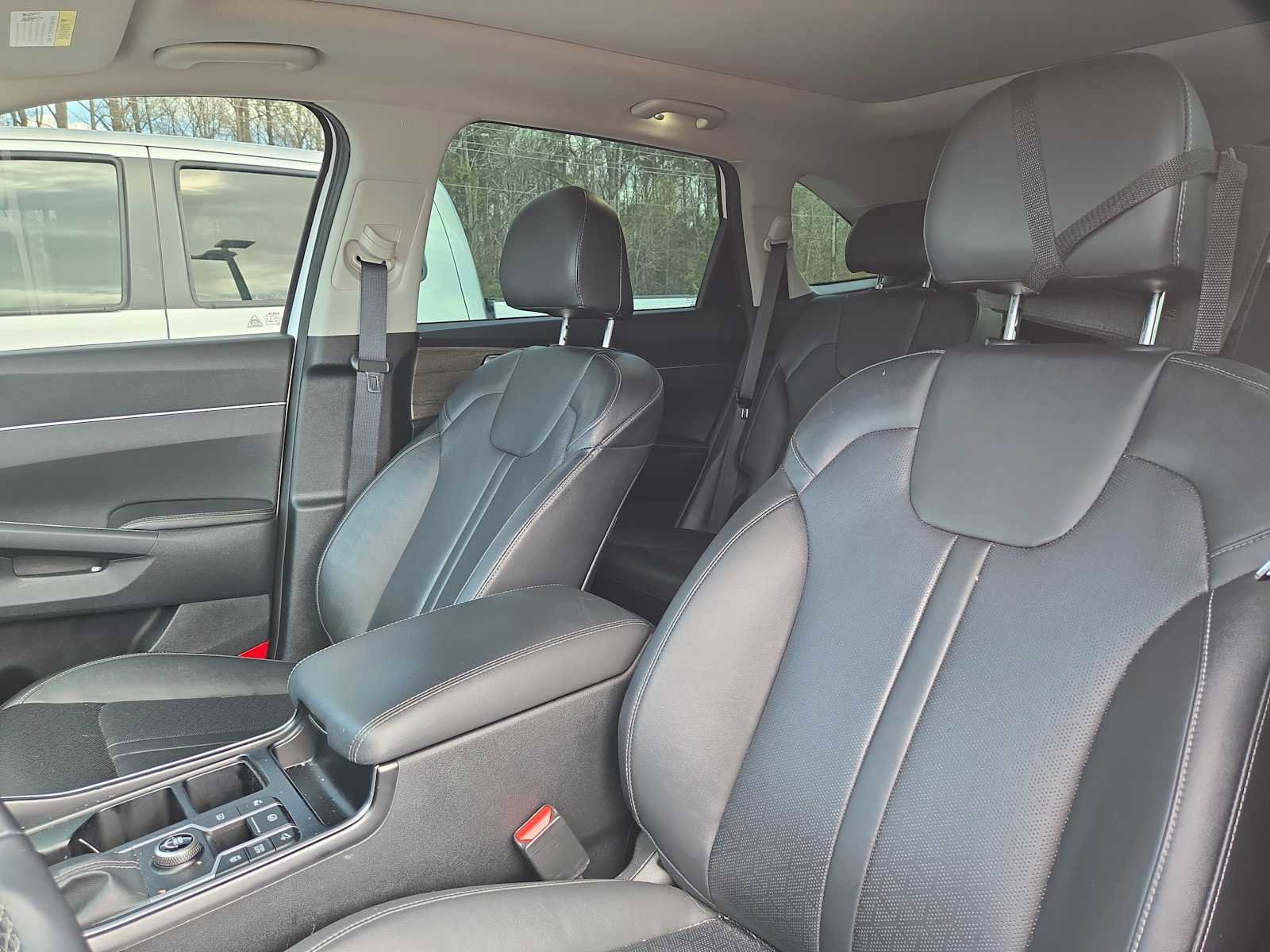 Used 2022 Kia Sorento EX w/ Panoramic Sunroof Package FWD image 5