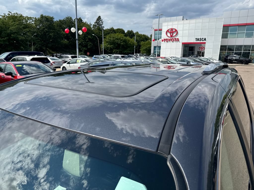 Used 2025 Toyota Sienna Limited AWD/4WD image 44