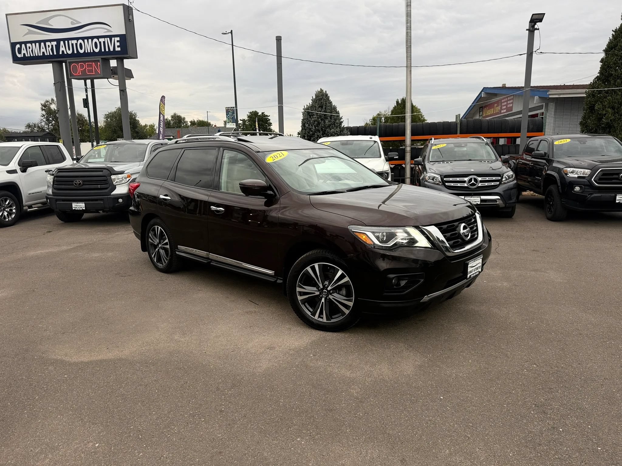Used 2020 Nissan Pathfinder Platinum AWD/4WD image 2