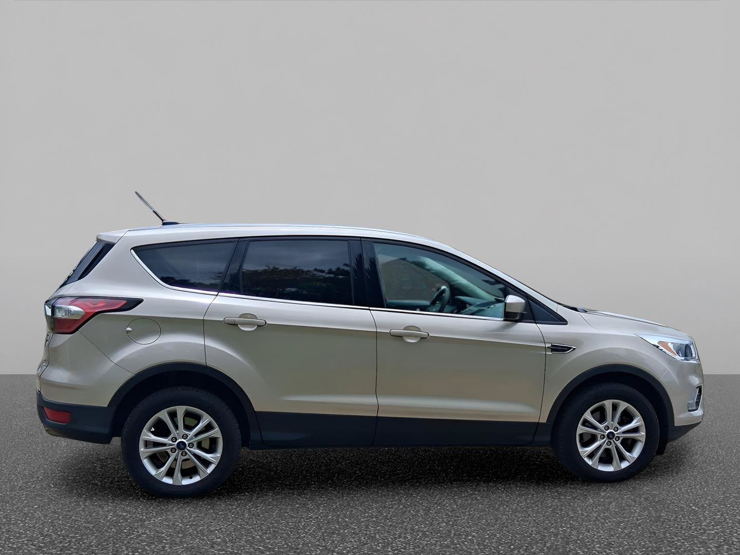 Used 2017 Ford Escape SE w/ SE Cold Weather Package AWD/4WD image 7