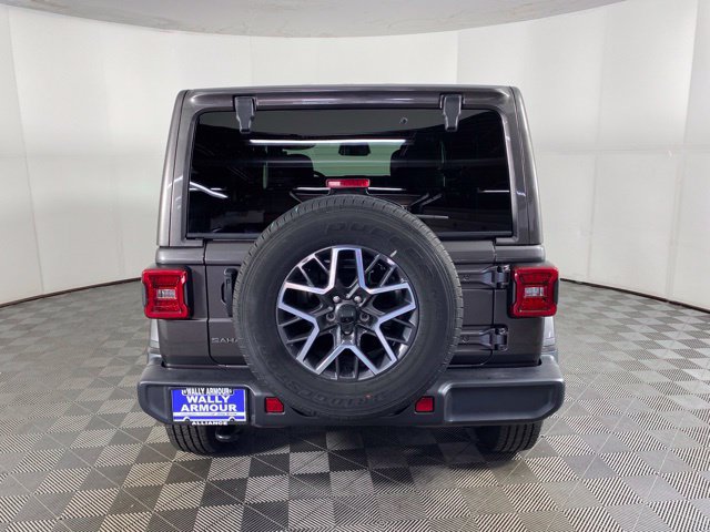 Used 2026 Jeep Wrangler Unlimited Sahara AWD/4WD image 8